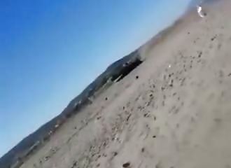 Un hélicoptère poursuit un go fast de trafiquants de drogue