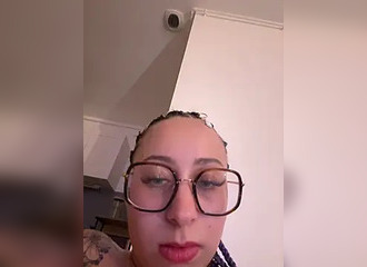 Join her in LIVE !