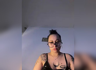 Join her in LIVE !