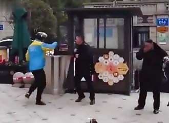 Kung fu delivery man destroys two security guards