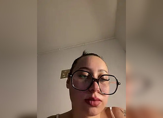Join her in LIVE !