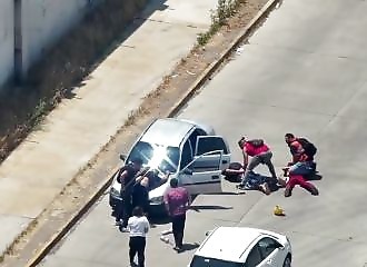 He tries to smuggle drugs into a prison, but the cops are waiting for him ^^