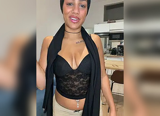Join her in LIVE !