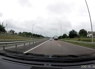 Un automobiliste s’endort au volant et est victime d’un terrible accident (Ukraine)