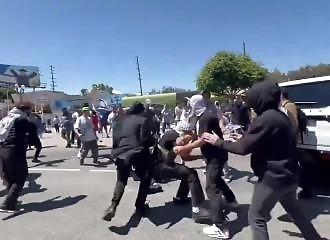 Violent brawl in Los Angeles: Pro-Hamas and Jews after synagogue blockade