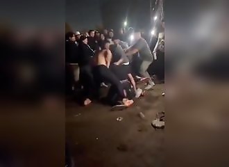 Il déclenche une bagarre lors d'un concert, et le regrette aussitôt !