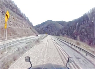 Caméra embarquée : un camion sans freins s'engouffre dans une aire d'urgence à toute vitesse