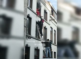 Neighbors save a woman and her dog from a fire in Mons
