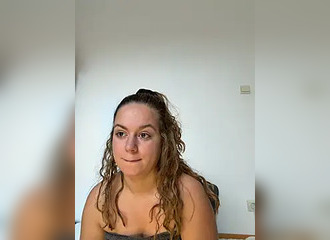 Join her in LIVE !