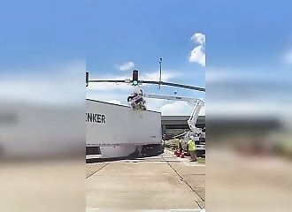Un camion percute la nacelle d’un technicien suspendu à un feu rouge