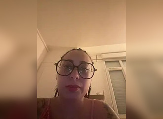 Join her in LIVE !
