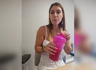 Join her in LIVE !