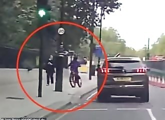 Bicycle thief steals phone from pedestrian and knocks her down