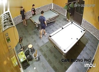 Intervention musclée dans une salle de billard au Vietnam