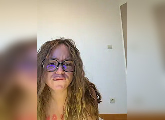 Join her in LIVE !