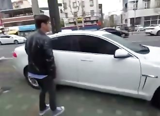 A streamer beats up a stranger in South Korea