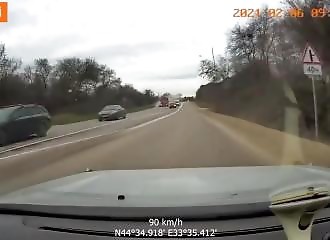 Rouler à 90 km/h et se faire brutalement couper la route