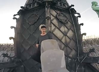 Visiter le toit de Notre-Dame de Paris grâce au freerunner Simon Nogueira