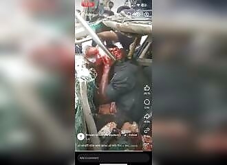 32 dead in Bangladesh: a policeman lynched by students after running over a protester