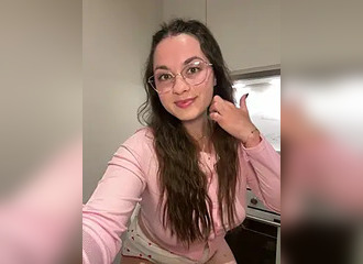 Join her in LIVE !