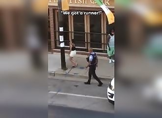 Une femme saoule tente d'échapper à la police