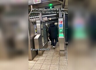 New York installe des tourniquets à 7 millions... un homme montre comment les passer gratuitement