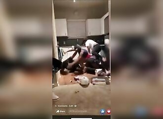 Passer noël avec cette famille ne doit pas être ennuyant ! (Public averti)