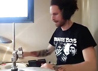 45 artistes enregistrent une chanson à distance pour soutenir les personnes touchées par le Covid-19