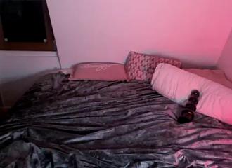 Join her in LIVE !