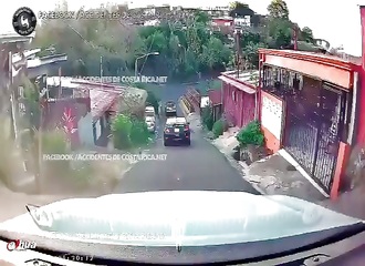 Costa Rica : il riposte avec son arme face à deux braqueurs