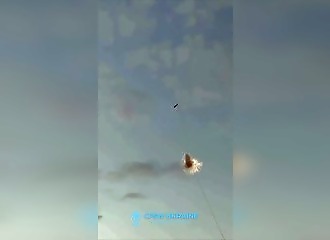 He films the sky in Kyiv; a Russian missile flies overhead and is intercepted