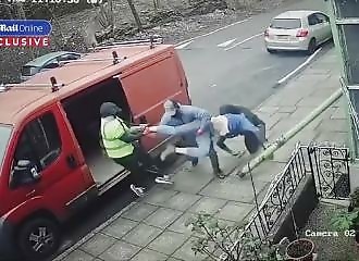 Kidnapping en plein jour capturé en vidéo