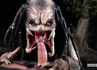 Prédator est une fille et elle sait sucer comme une déesse 
