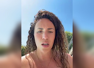 Join her in LIVE !