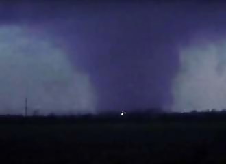 Il a réussi à filmer la Tornade qui a balayé la ville de Mayfield