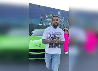 Elle couche avec un autre homme, il lui offre une Lamborghini