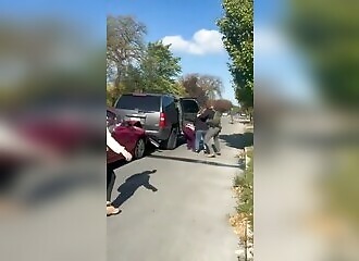 La mauvaise idée du jour : aider un migrant à s'enfuir d'une voiture de police