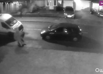 Un homme est recherché après avoir projeté par terre un inconnu dans la rue