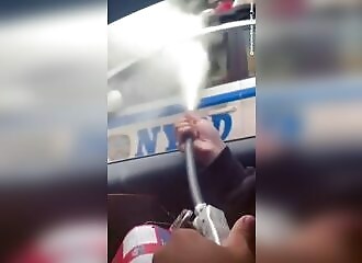 Stunning attack on a police officer: masked criminals douse NYPD officer with fire extinguisher