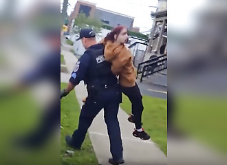 But lol, watch how this cop carries a suspect!