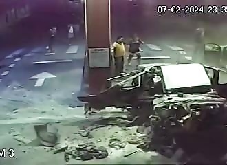 La voiture d'une policière explose, dévoilant des kilos de drogue