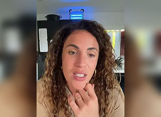 Join her in LIVE !