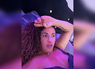 Join her in LIVE !