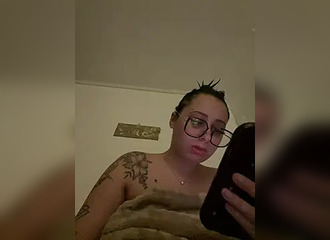 Join her in LIVE !