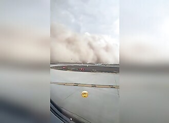 Une énorme tempête de sable envahit l'aéroport de Phoenix