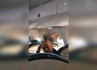 Derniers moments filmé par les passagers du vol Azerbaijan Airlines J2-8243 avant le crash