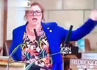 Cette sénatrice américaine milite à sa façon pour les transexuels