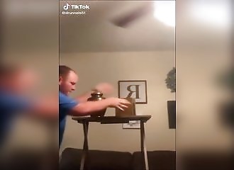 Reproduire une photo de jeunesse avec ses parents…