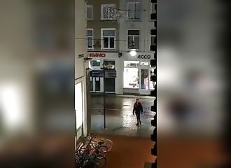 Un émeutier aux Pays-Bas (LOL)