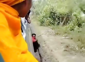 Un homme attaqué pour son argent reste coincé sous un train au Bangladesh